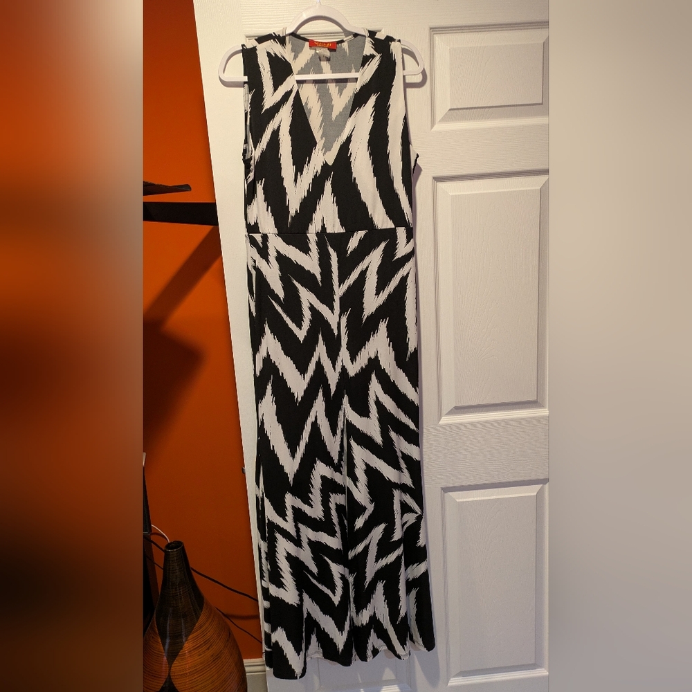 Black and White Zigzag Maxi Dress